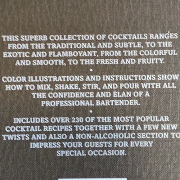 Superb collection of cocktails, color illustrations and instructions. - Picture 4 of 5